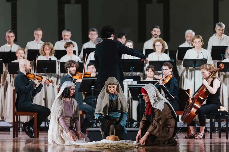 Foto della prima rappresentazione di Rut Raccolti di speranza